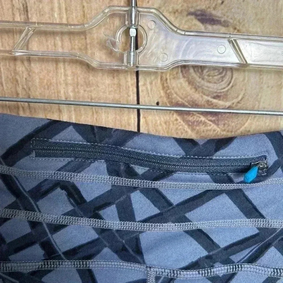 *Athleta Splash Relay Cropped Bamboo Print Gray Size S - Picture 8 of 12